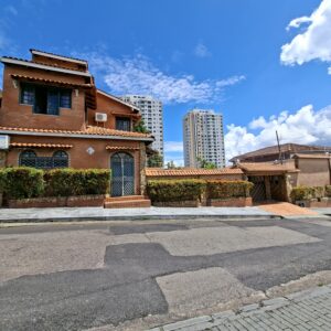 Casa Ampla com 7 Suítes na Ponta Negra | Ideal para Moradia ou Negócio